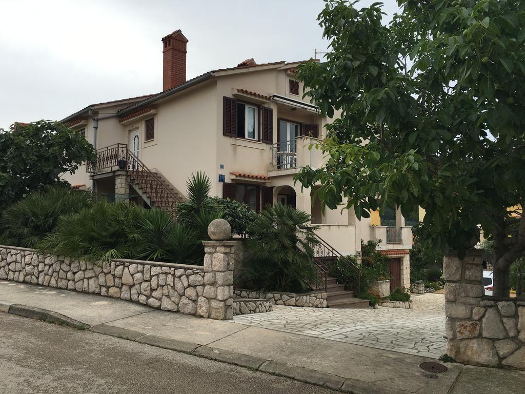 Apartment Eta *